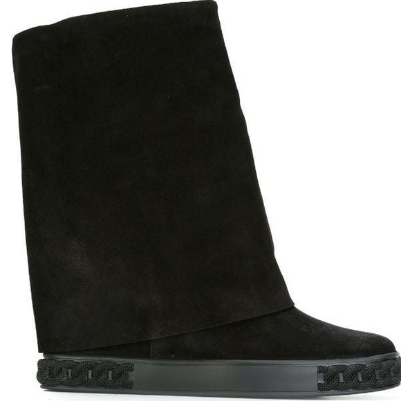 Excellent condition like new authentic Casadei boots Size 37 - Picture 1 of 3